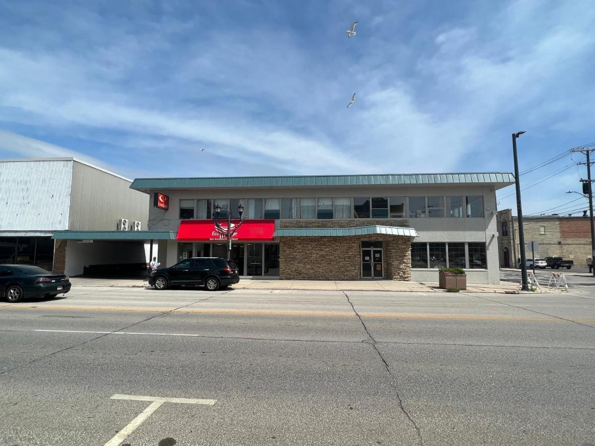 Days Inn By Wyndham Manitowoc Exterior photo